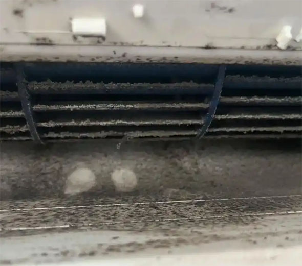 龙圩空调吹的风有股烧焦味是怎么回事